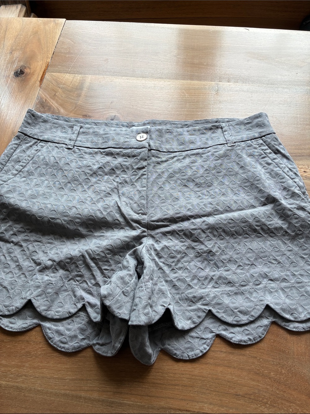 Lot of four crown & ivy Scalloped Eyelet Shorts - White, Navy, Black, Grey - Picture 7 of 9